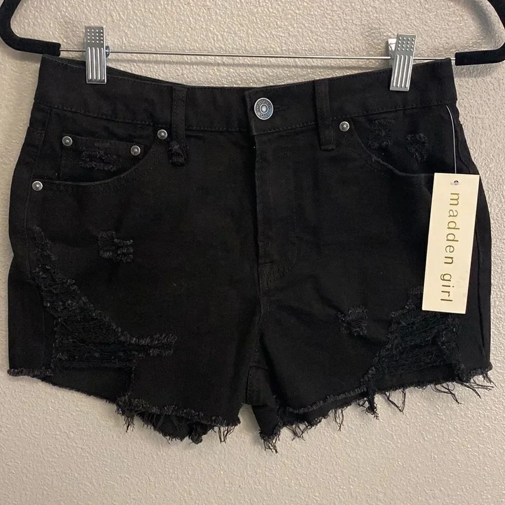 NWT- Madden Girl- super high rise short- Black- Distressed- Size 26